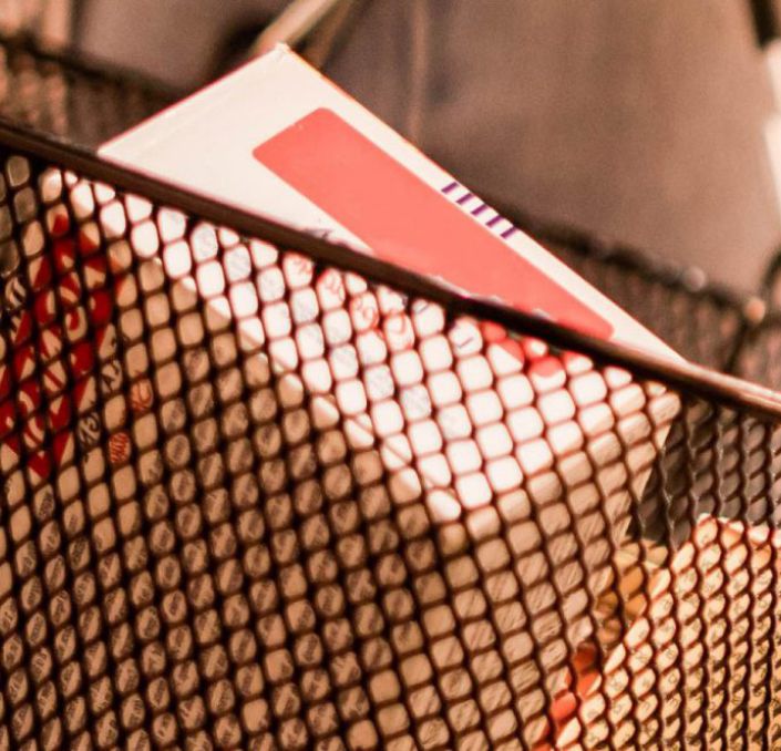 Einkaufskorb mit Artikeln